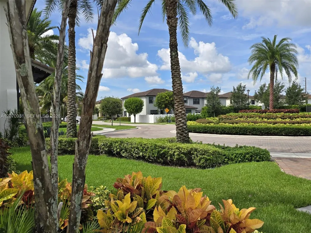 9267 W 34th Ct Hialeah, FL 33018