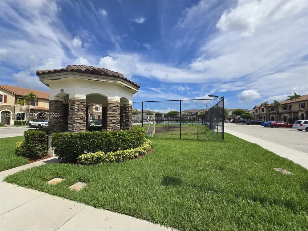 9267 W 34th Ct Hialeah, FL 33018