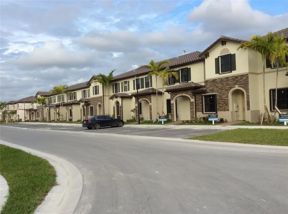 9267 W 34th Ct Hialeah, FL 33018