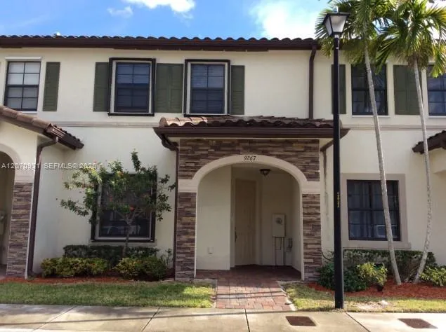 9267 W 34th Ct Hialeah, FL 33018