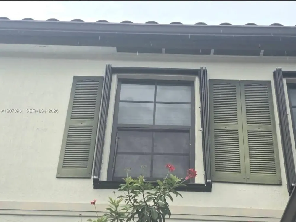 9267 W 34th Ct Hialeah, FL 33018
