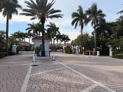106 VILLA CIRCLE #106