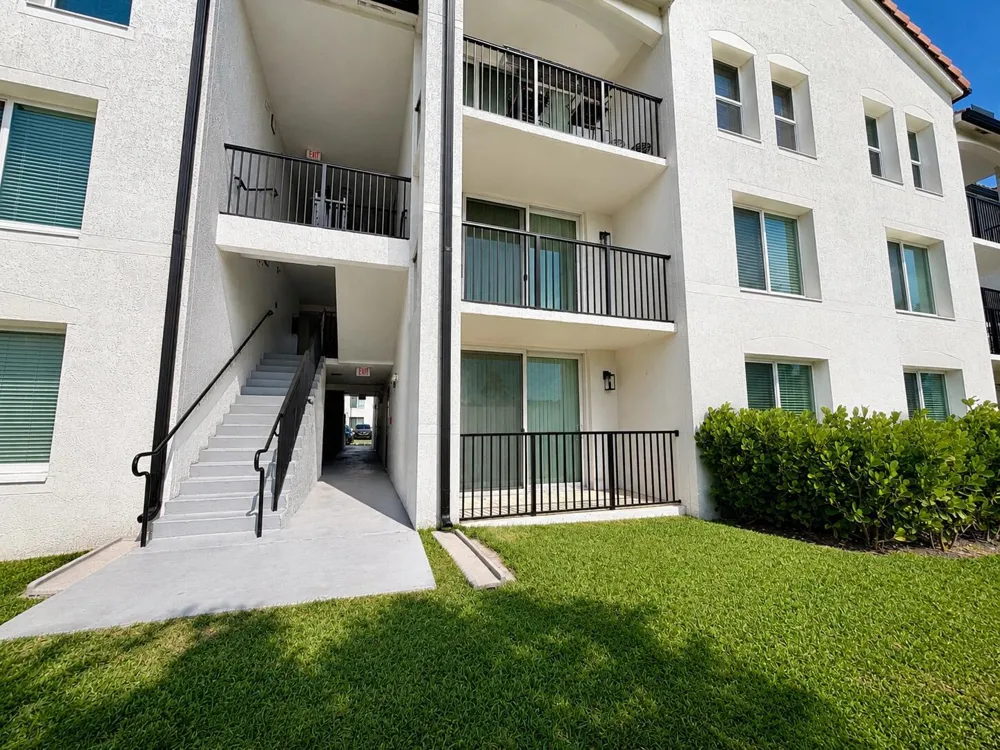 106 VILLA CIRCLE #106 Boynton Beach, FL 33435
