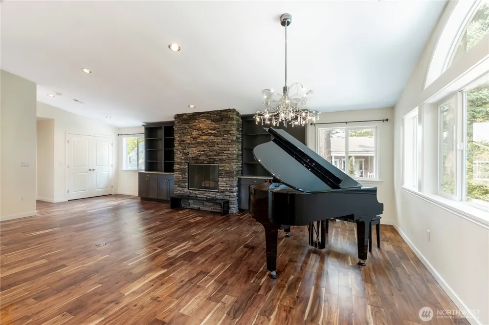 11633 NE 92nd Street Kirkland, WA 98033