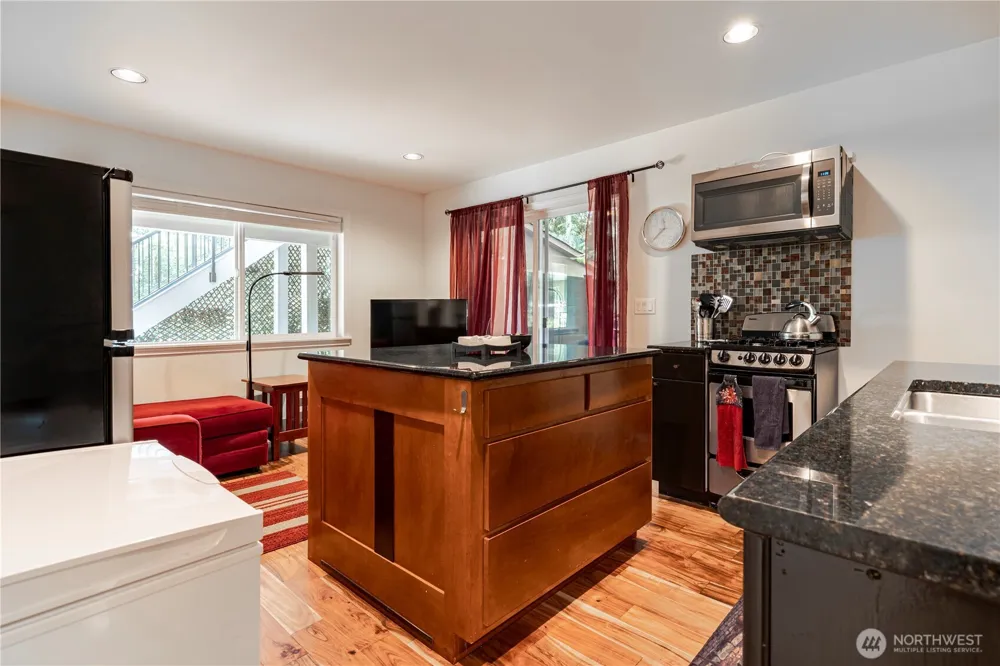 11633 NE 92nd Street Kirkland, WA 98033