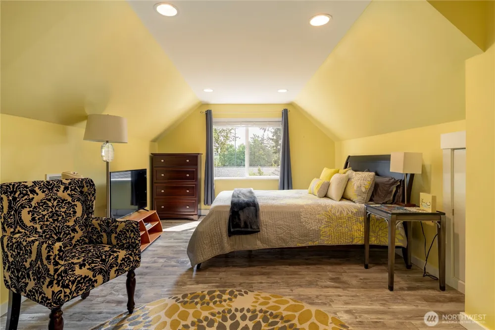11633 NE 92nd Street Kirkland, WA 98033