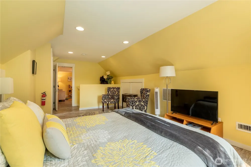 11633 NE 92nd Street Kirkland, WA 98033