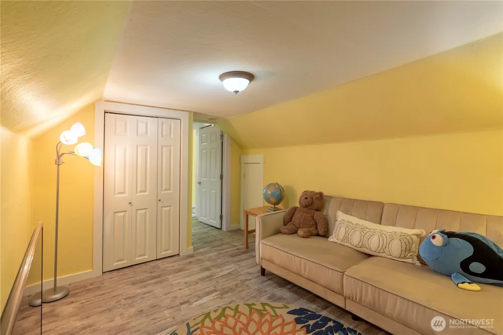 11633 NE 92nd Street Kirkland, WA 98033