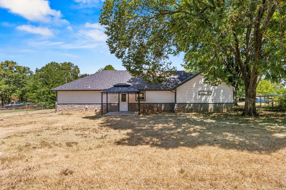 5250 Cooper Street Reno, TX 75462