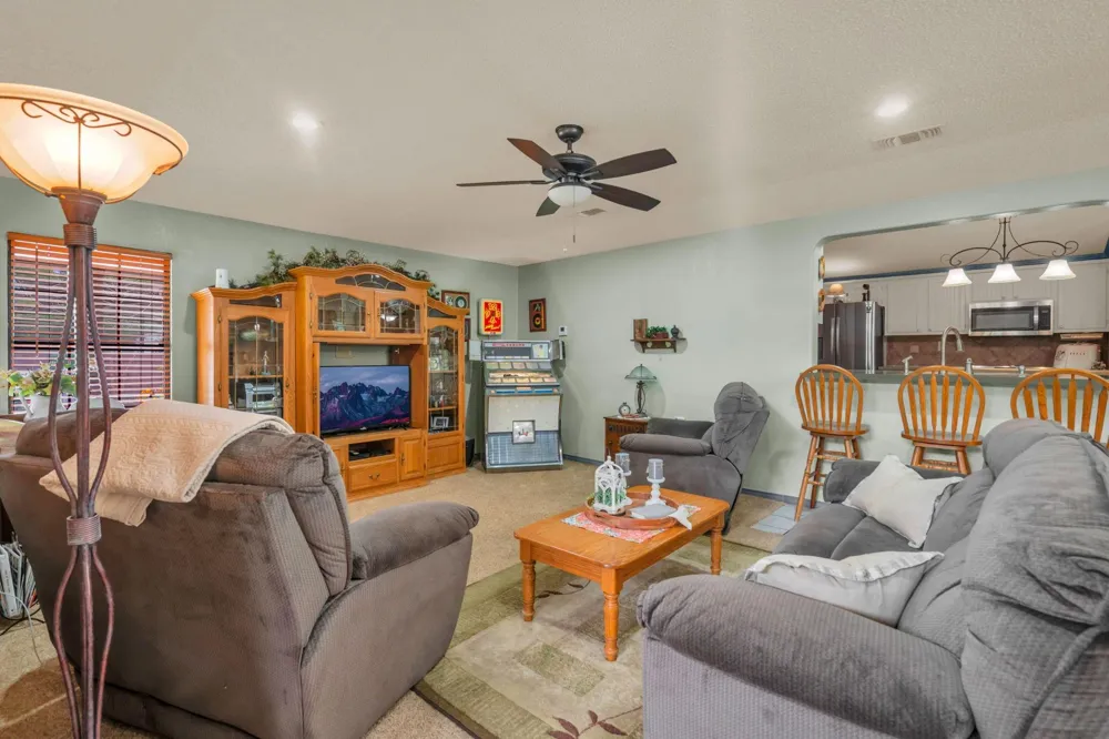103 Roundabout Lane Huntsville, TX 77320