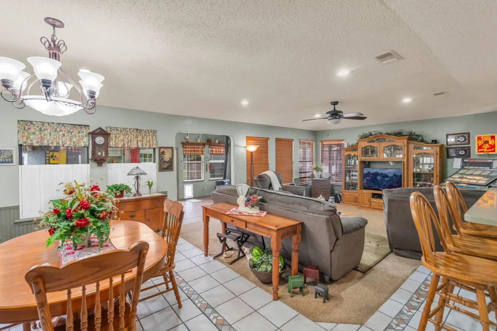 103 Roundabout Lane Huntsville, TX 77320