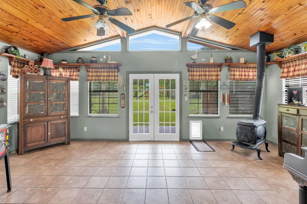 103 Roundabout Lane Huntsville, TX 77320