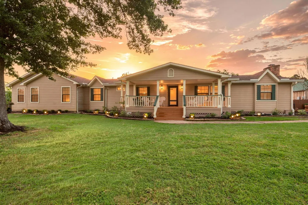 103 Roundabout Lane Huntsville, TX 77320