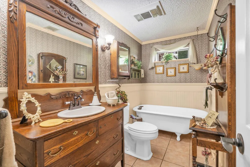 103 Roundabout Lane Huntsville, TX 77320