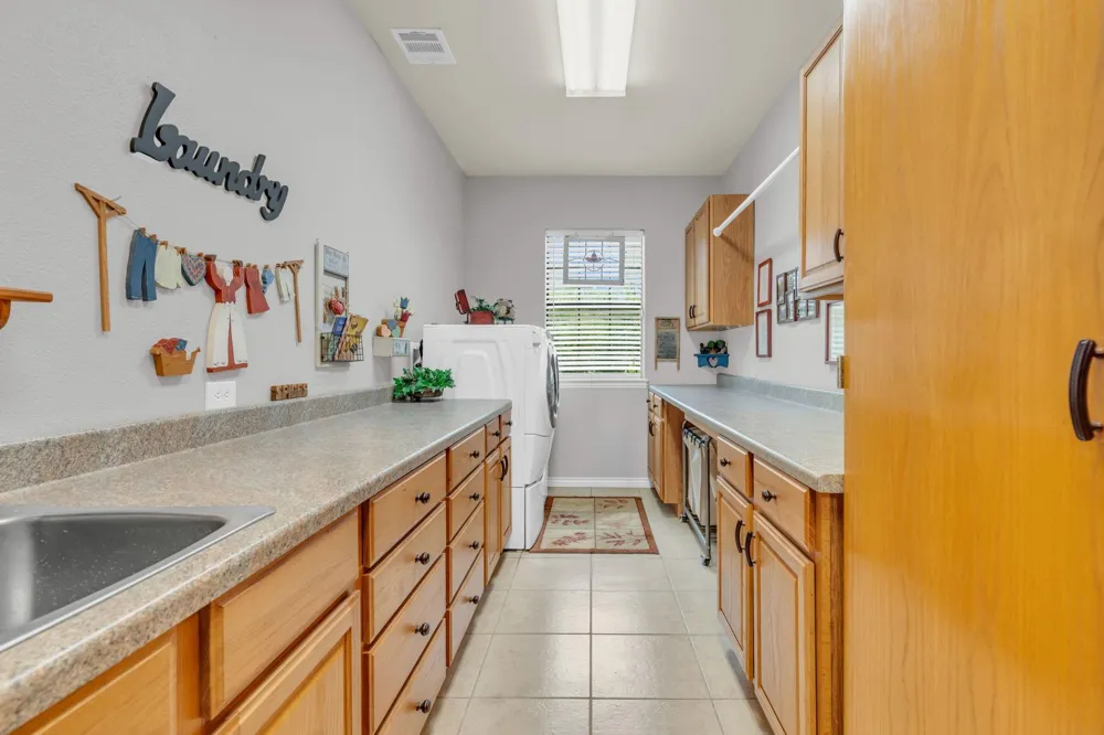 103 Roundabout Lane Huntsville, TX 77320