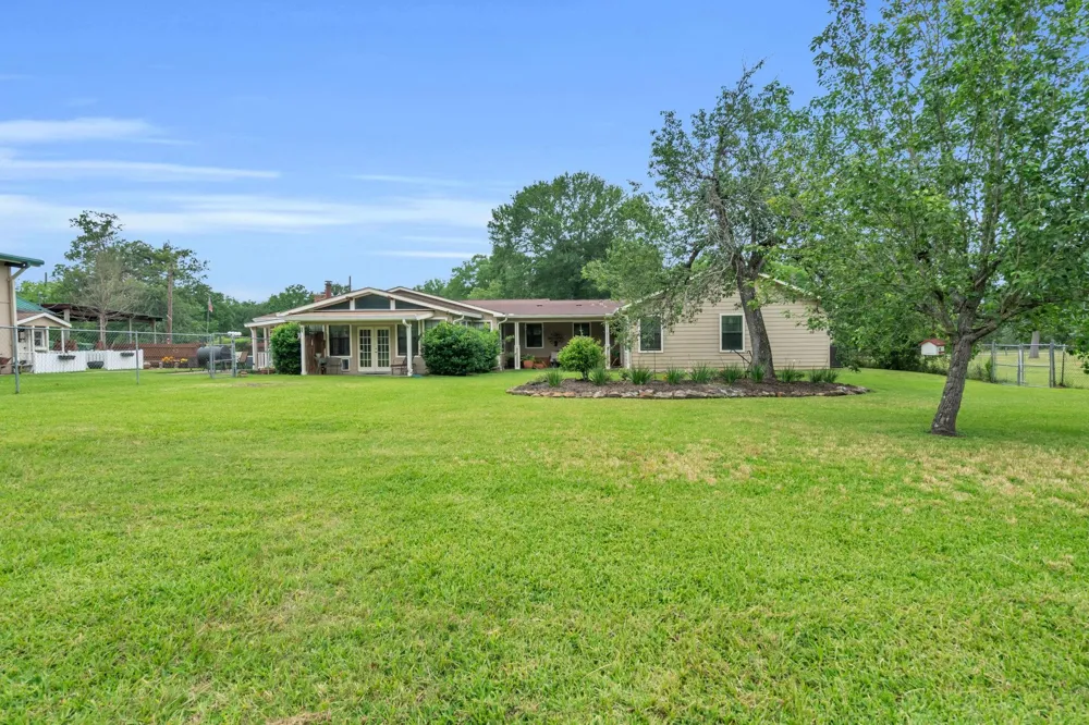 103 Roundabout Lane Huntsville, TX 77320