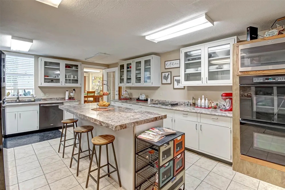 103 Roundabout Lane Huntsville, TX 77320