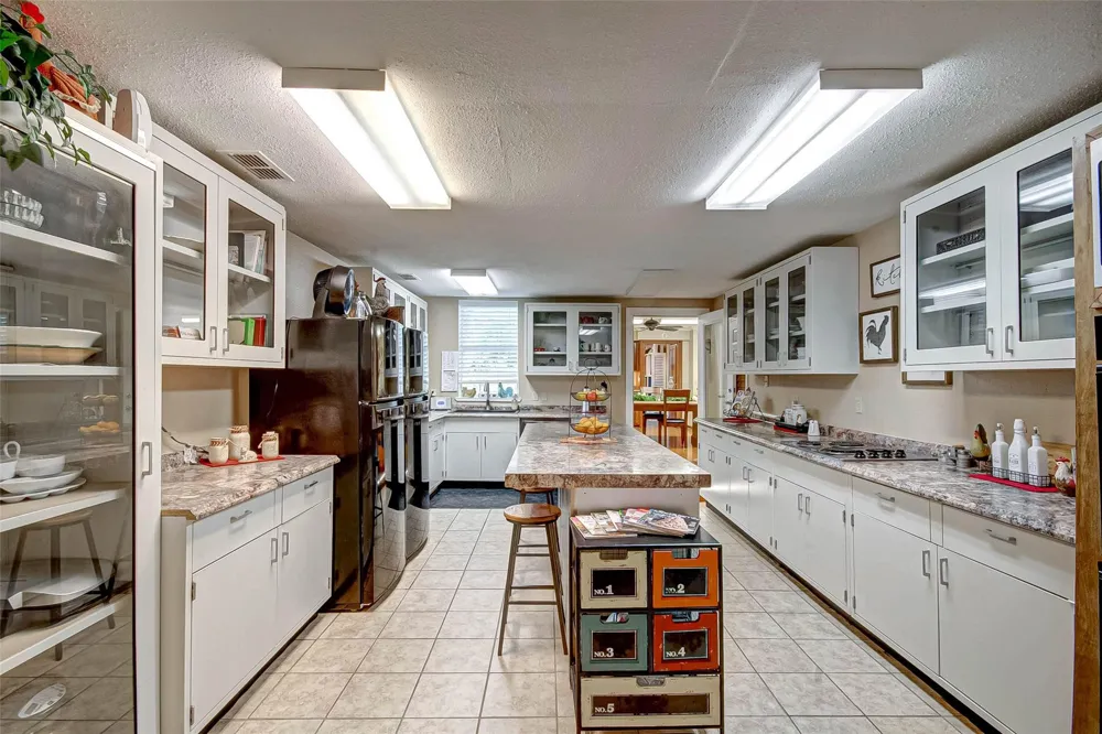 103 Roundabout Lane Huntsville, TX 77320