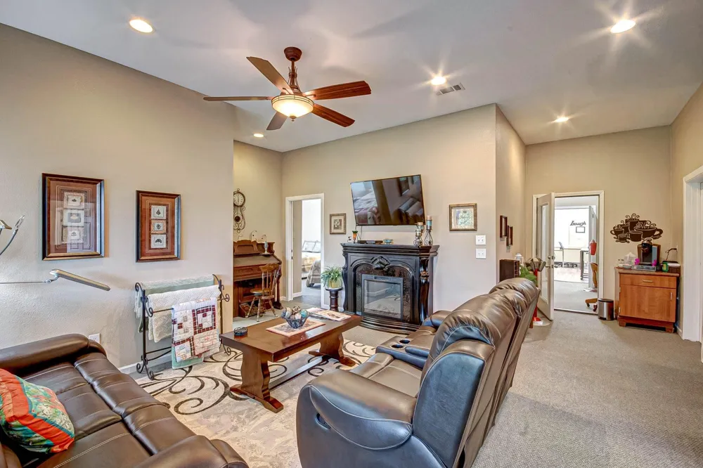 103 Roundabout Lane Huntsville, TX 77320