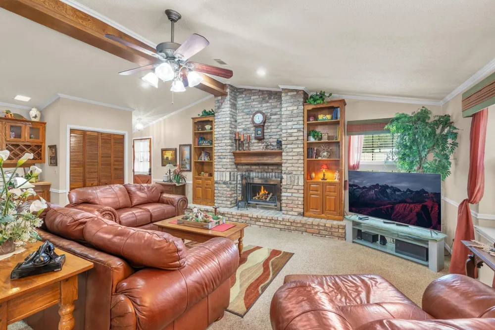 103 Roundabout Lane Huntsville, TX 77320
