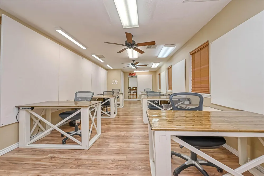 103 Roundabout Lane Huntsville, TX 77320