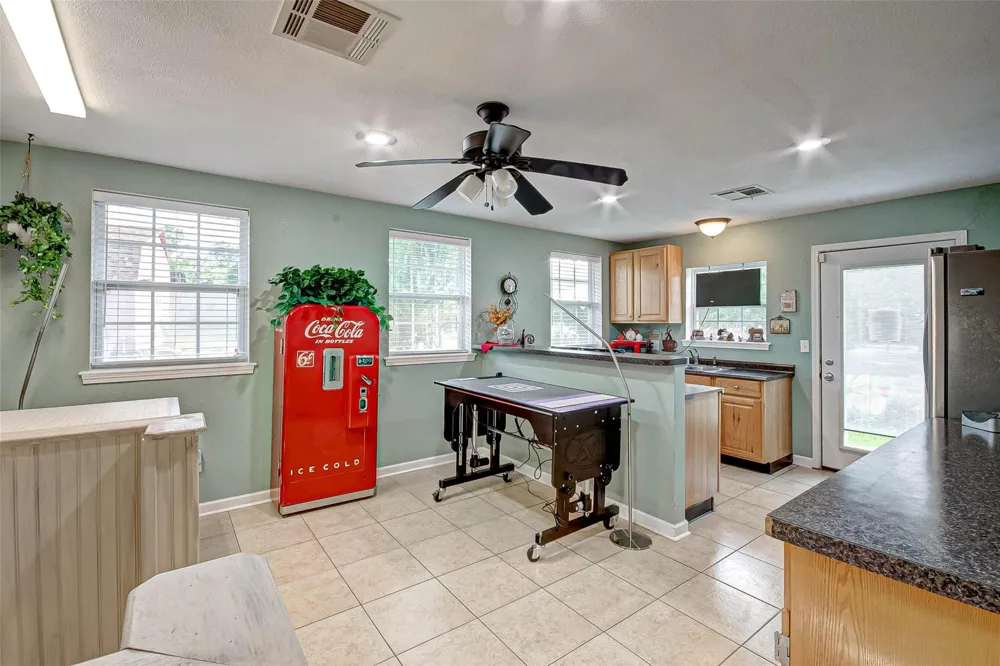 103 Roundabout Lane Huntsville, TX 77320
