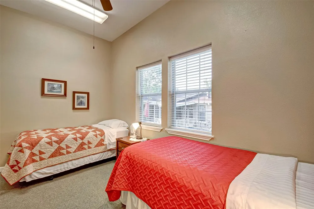 103 Roundabout Lane Huntsville, TX 77320