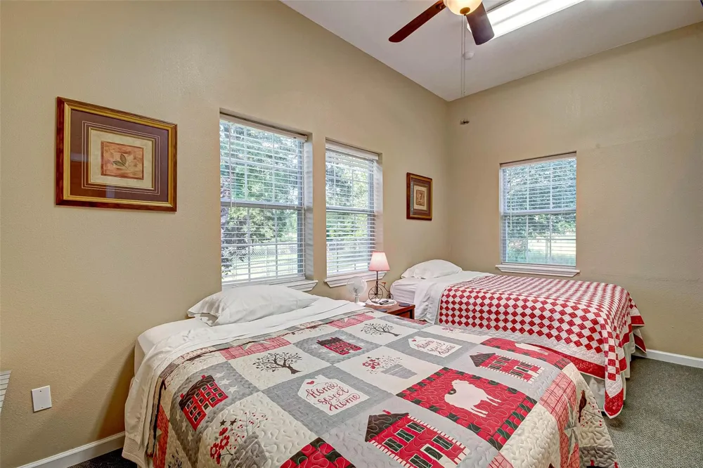 103 Roundabout Lane Huntsville, TX 77320