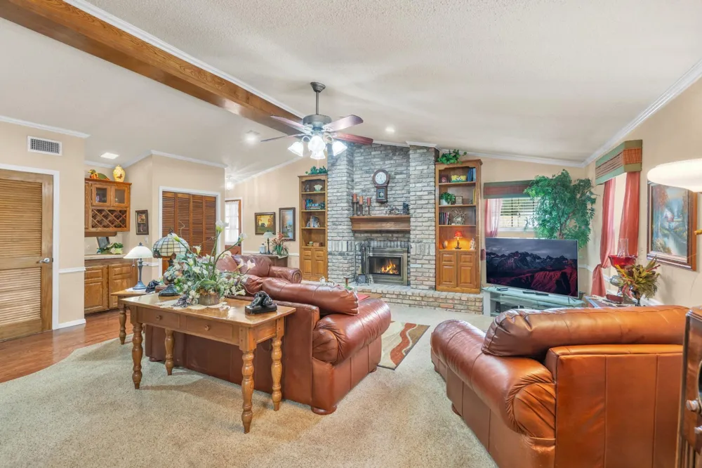 103 Roundabout Lane Huntsville, TX 77320