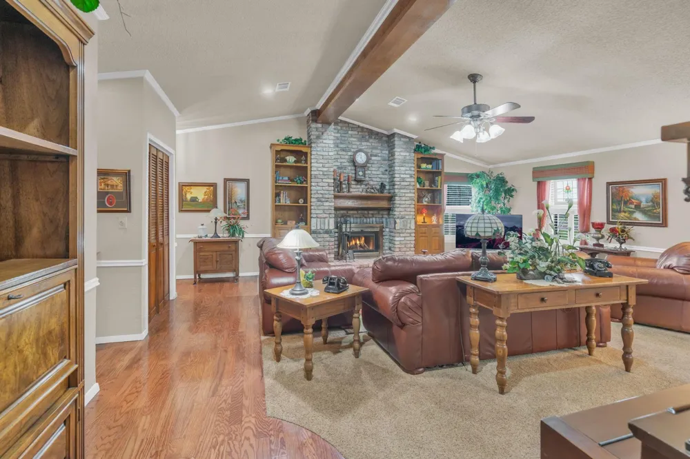 103 Roundabout Lane Huntsville, TX 77320