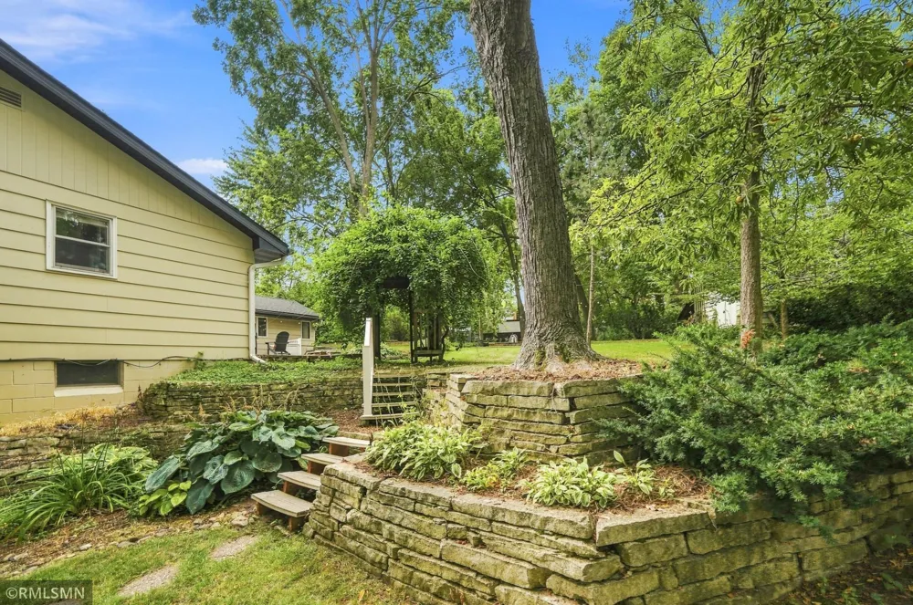 13240 Dahlgren Road Minnetonka, MN 55305