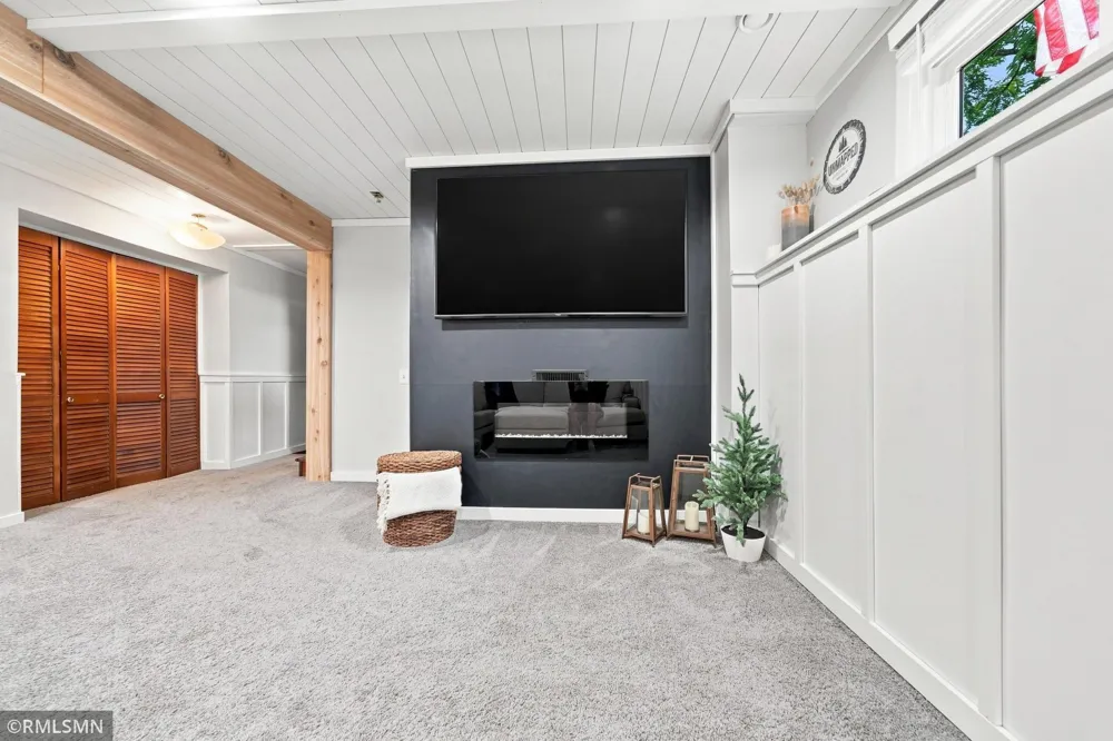 13240 Dahlgren Road Minnetonka, MN 55305