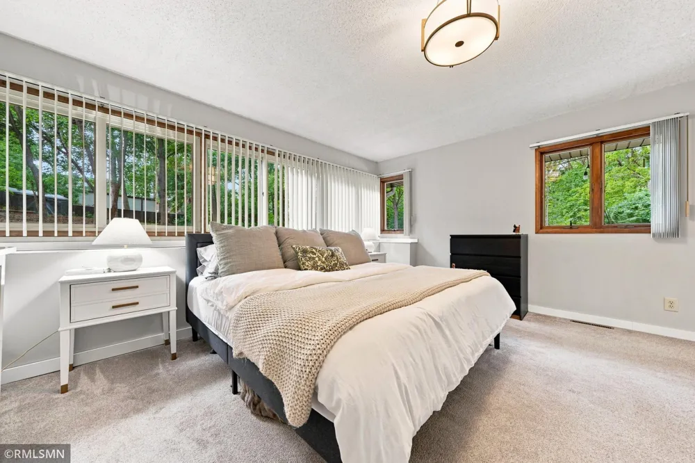 13240 Dahlgren Road Minnetonka, MN 55305