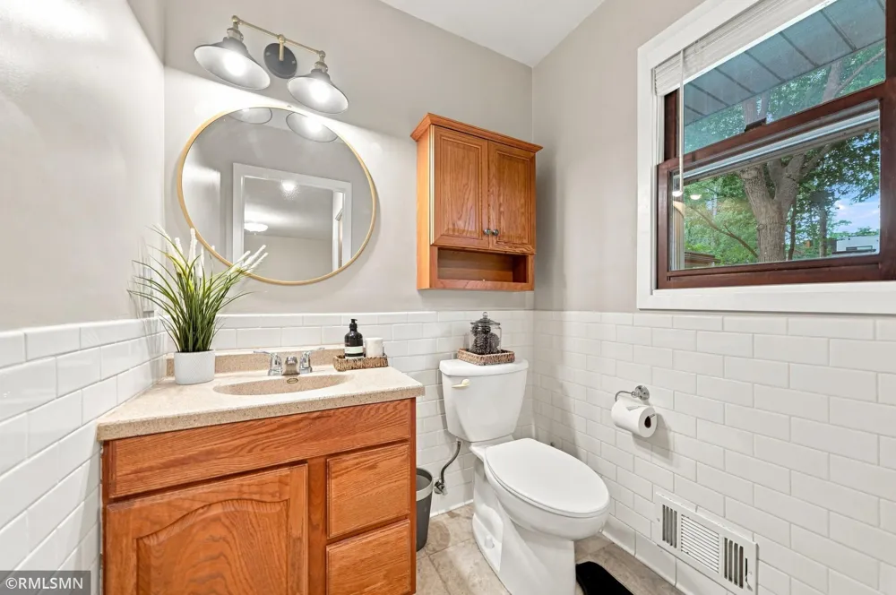 13240 Dahlgren Road Minnetonka, MN 55305