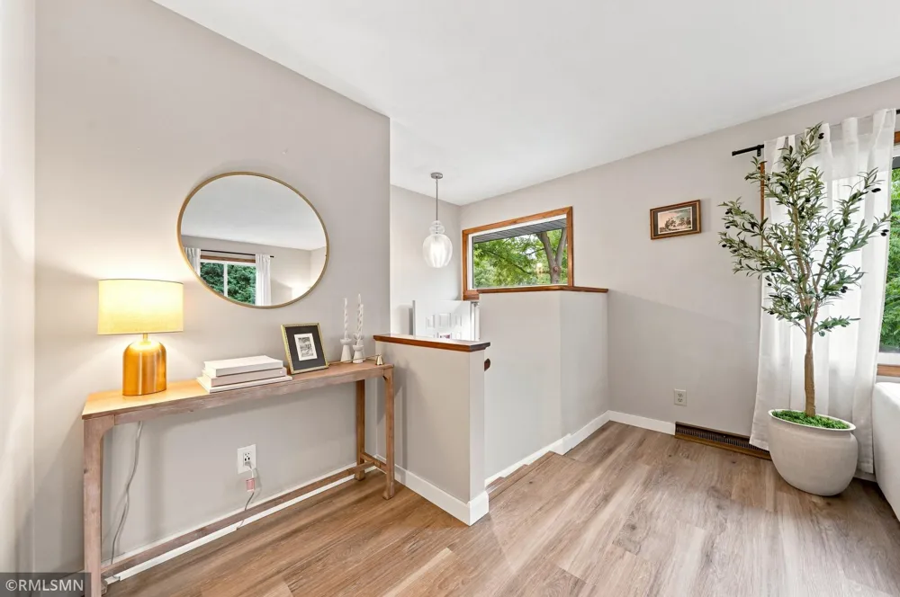 13240 Dahlgren Road Minnetonka, MN 55305
