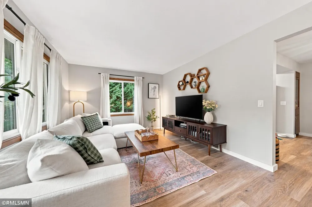 13240 Dahlgren Road Minnetonka, MN 55305