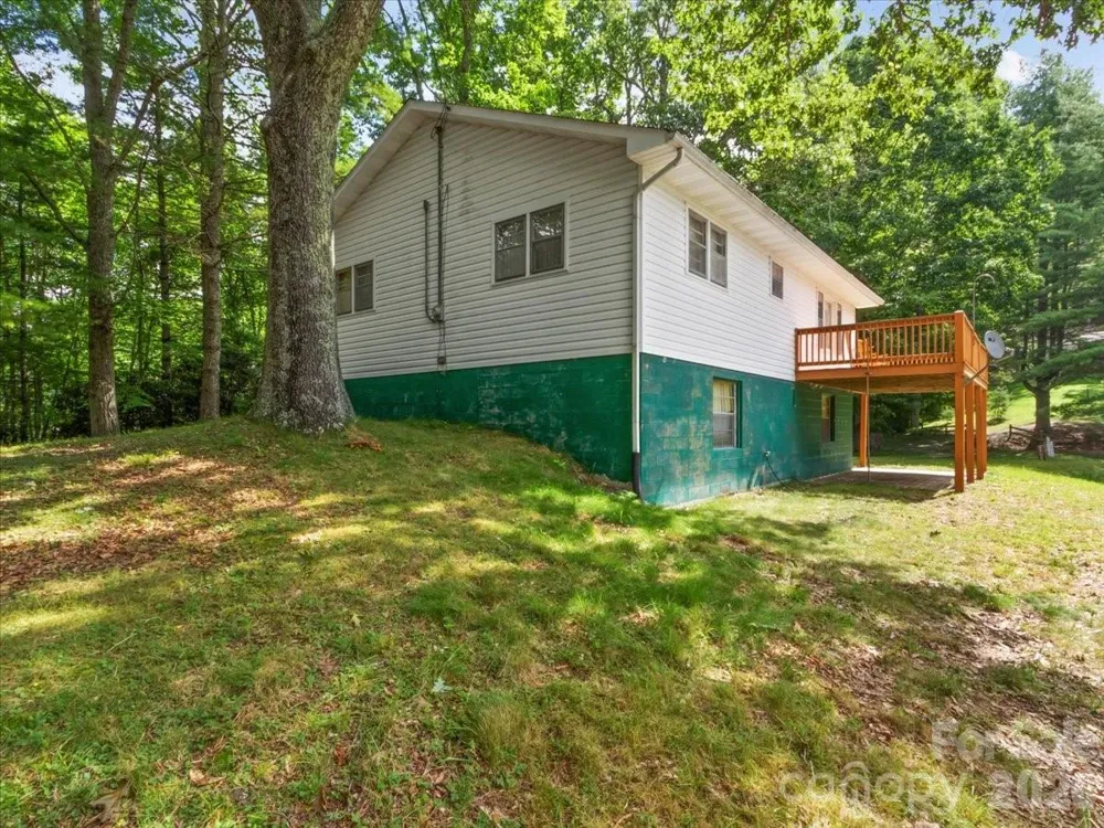198 Florida Hill Drive Green Mountain, NC 28740