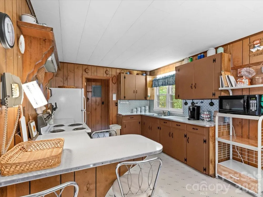 198 Florida Hill Drive Green Mountain, NC 28740