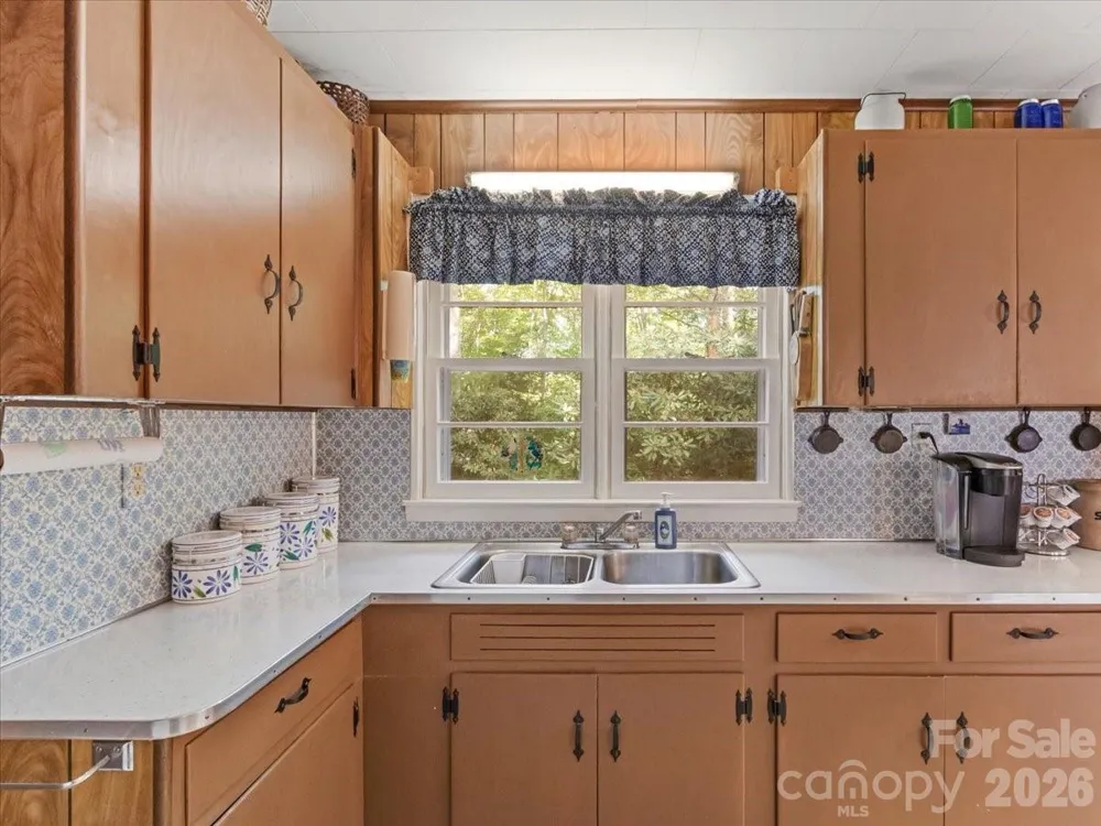 198 Florida Hill Drive Green Mountain, NC 28740