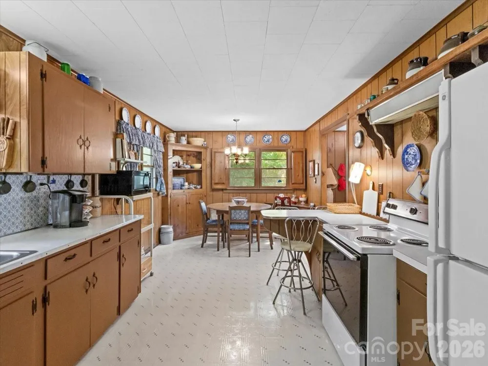198 Florida Hill Drive Green Mountain, NC 28740