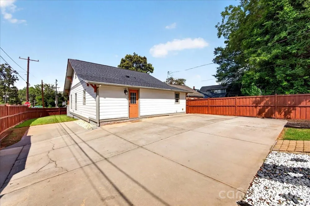 3331 Tuckaseegee Road Charlotte, NC 28208