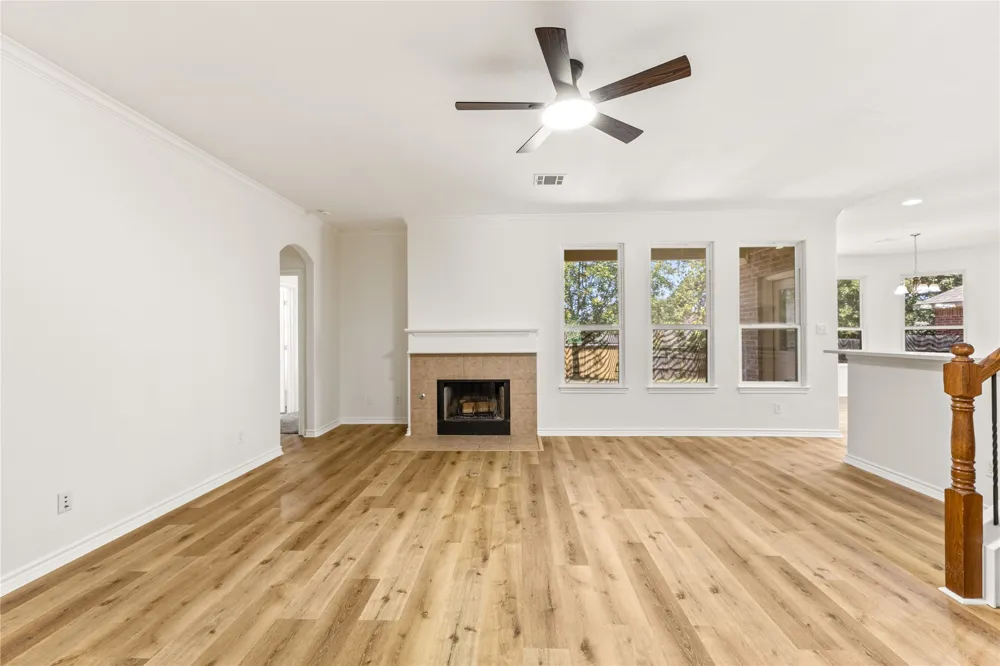 401 Hidden Knoll Drive Burleson, TX 76028