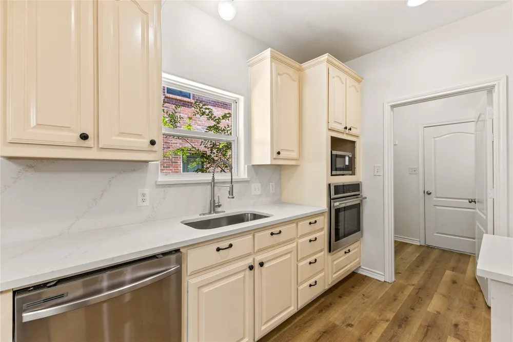 401 Hidden Knoll Drive Burleson, TX 76028