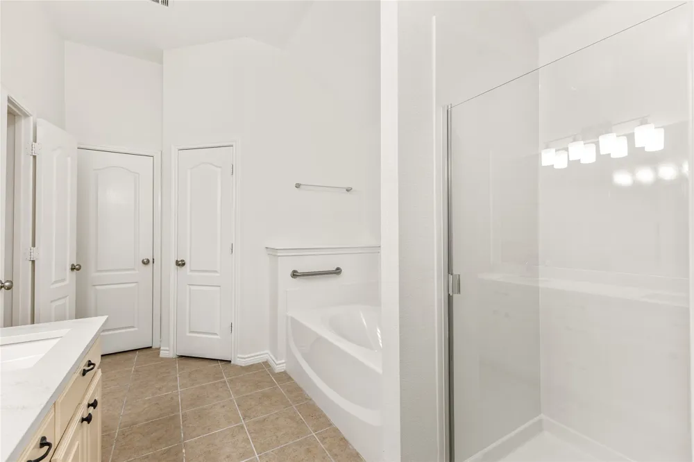 401 Hidden Knoll Drive Burleson, TX 76028