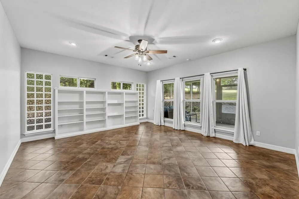 501 Cherry Hills Drive Huntsville, TX 77340