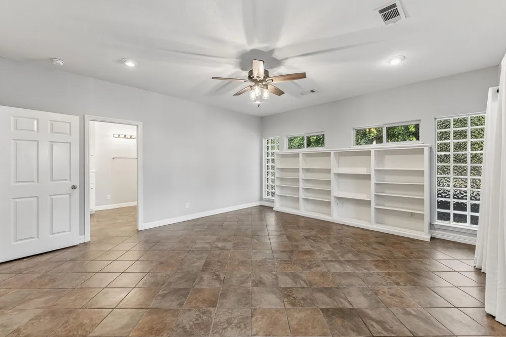 501 Cherry Hills Drive Huntsville, TX 77340