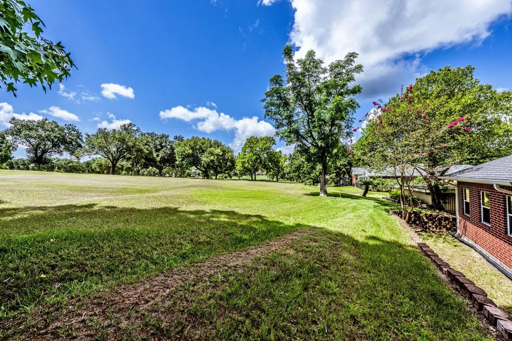 501 Cherry Hills Drive Huntsville, TX 77340