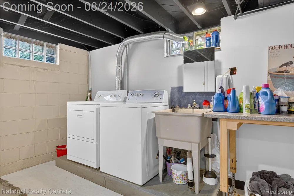 23022 Cleveland Street Dearborn City, MI 48124