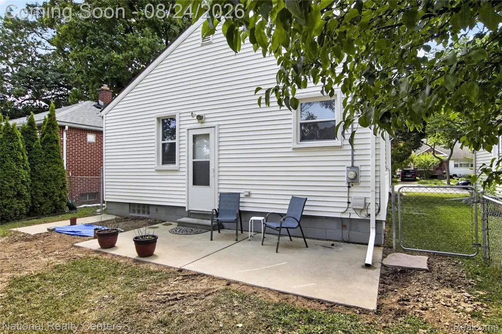 23022 Cleveland Street Dearborn City, MI 48124