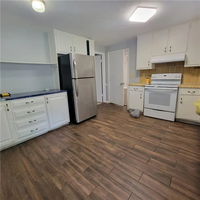 2278 valley Drive Snellville, GA 30078